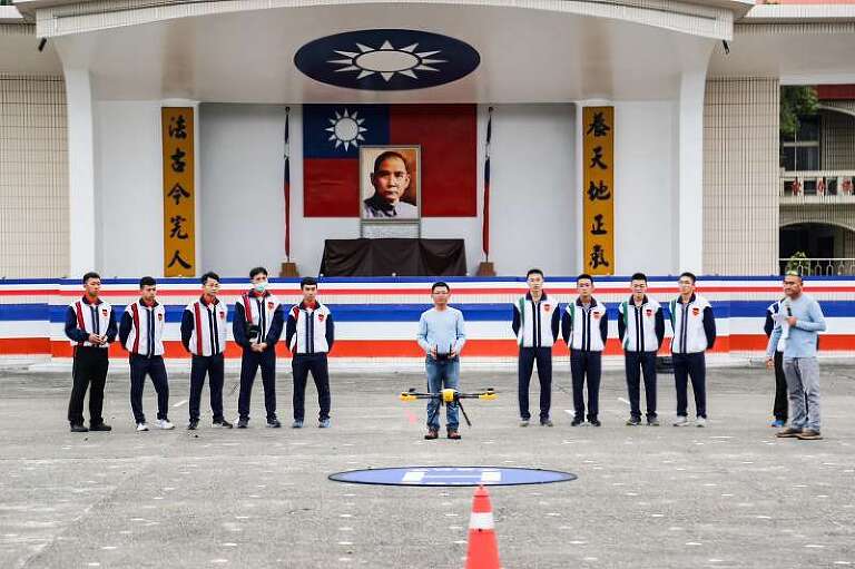 無人機考照教學 — 113 年度陸軍官校四年級班畢業論文題材S__136953935_0