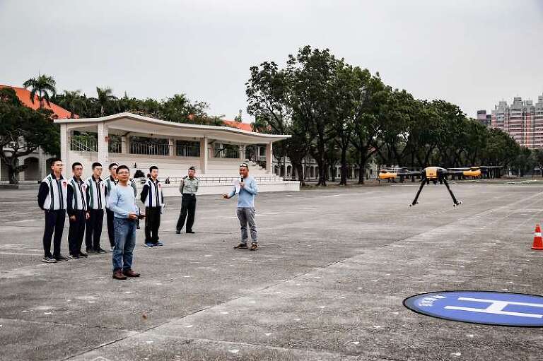 無人機考照教學 — 113 年度陸軍官校四年級班畢業論文題材S__136953932_0